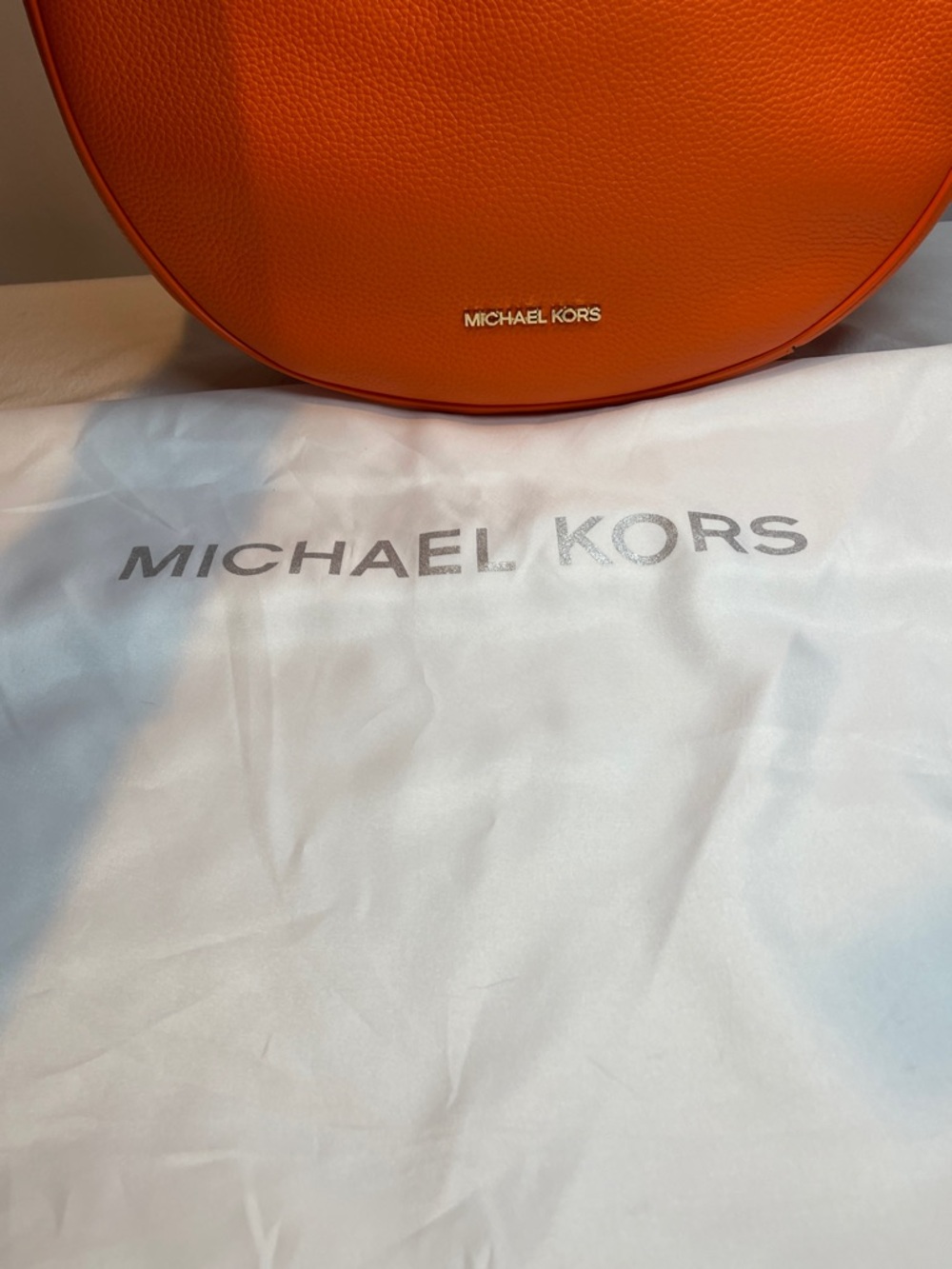 Michael Kors Dover Large Leather Shoulder Bag - Picture 14 of 14